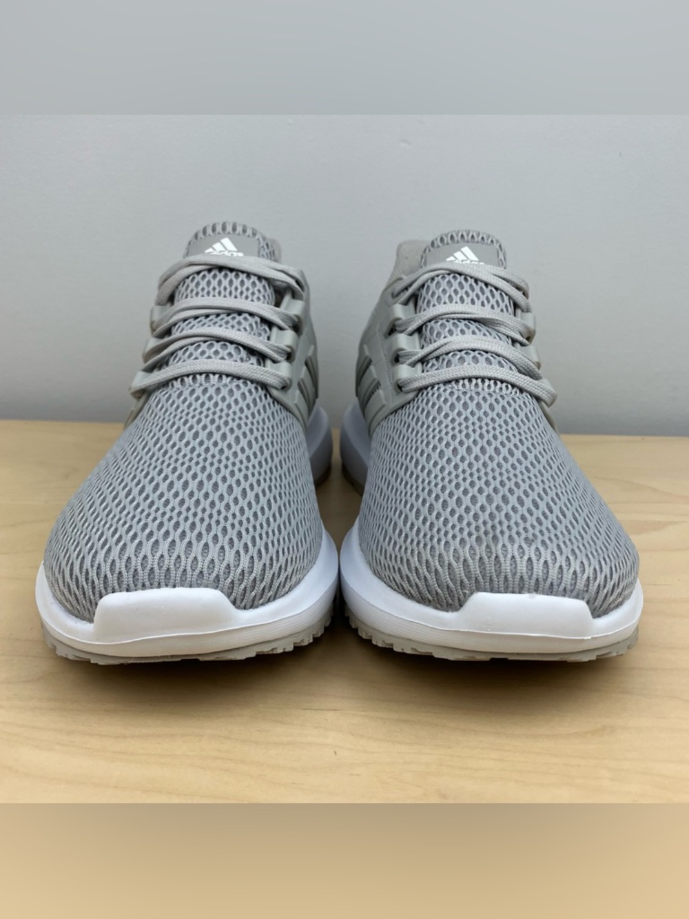 Adidas Women’s Size 9.0 Ultimashow Athletic Running Shoes Gray & White Low Top - Picture 5 of 10